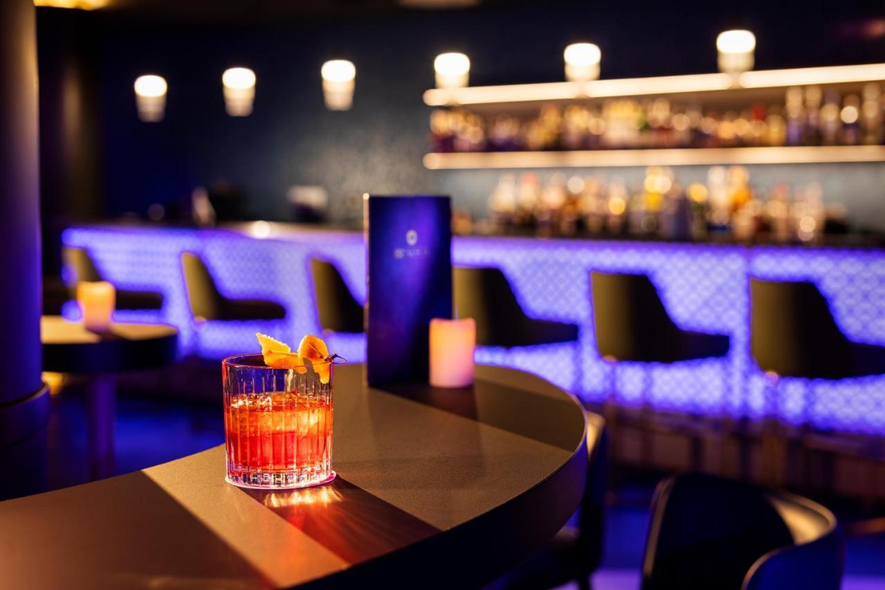 Kings' Valley Medical & Spa Hotel Καζανλούκ Εξωτερικό φωτογραφία The bar at the London Hilton on Park Street