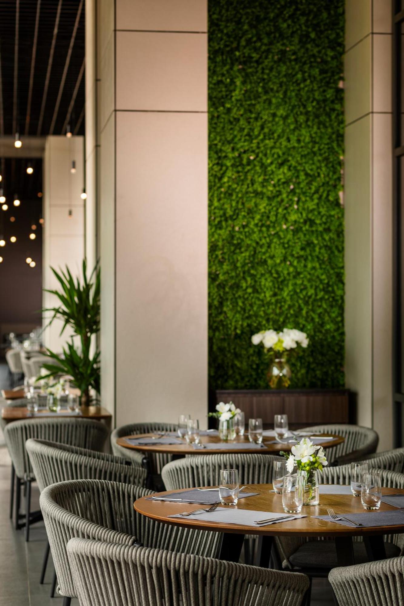 Kings' Valley Medical & Spa Hotel Καζανλούκ Εξωτερικό φωτογραφία Living wall in a restaurant