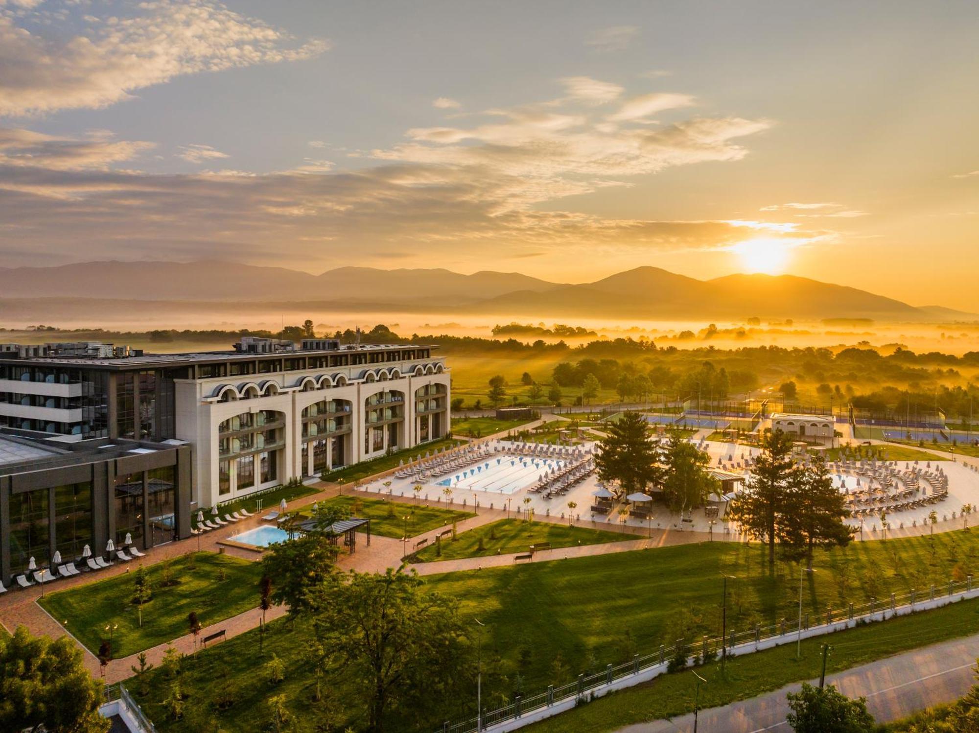 Kings' Valley Medical & Spa Hotel Καζανλούκ Εξωτερικό φωτογραφία Sunset at the hotel