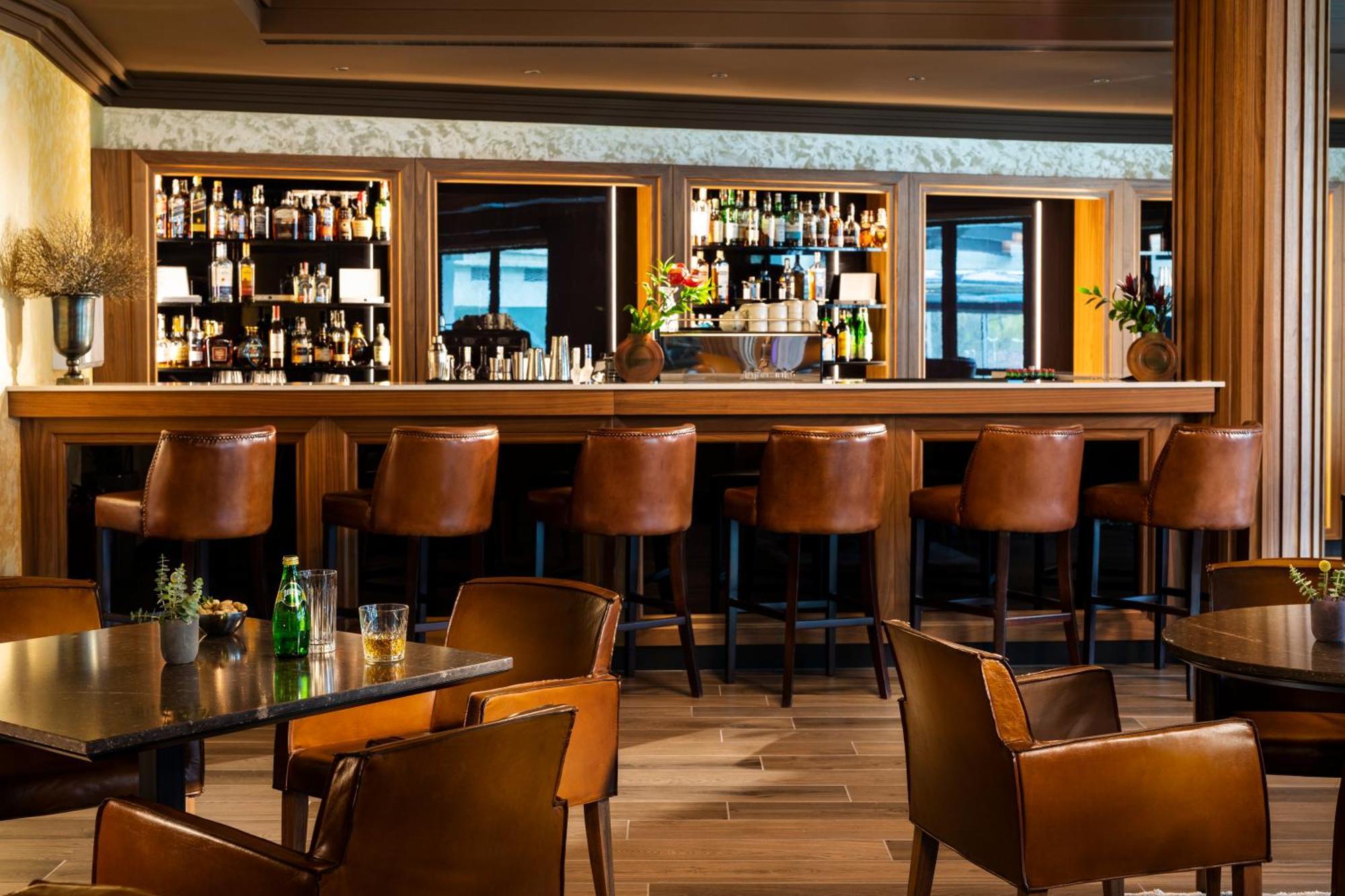 Kings' Valley Medical & Spa Hotel Καζανλούκ Εξωτερικό φωτογραφία The bar at the London Edition