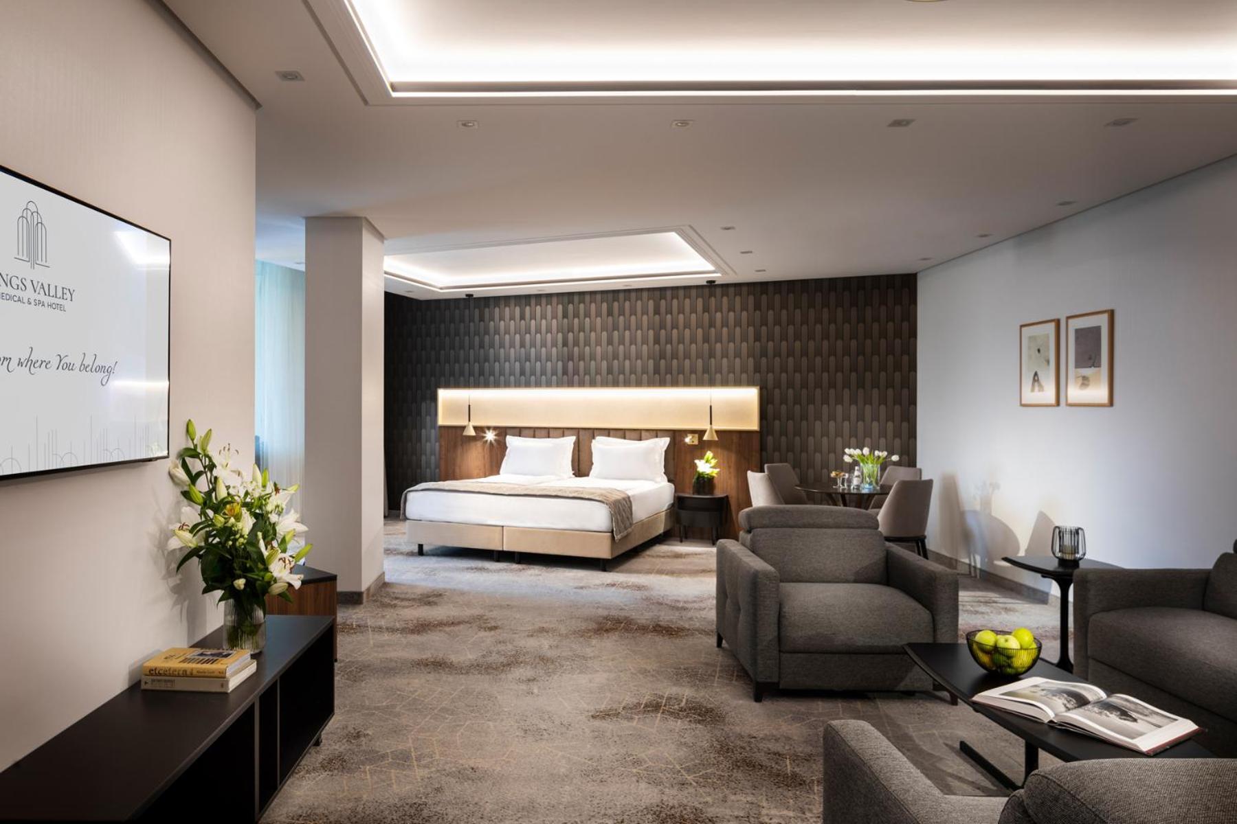Kings' Valley Medical & Spa Hotel Καζανλούκ Εξωτερικό φωτογραφία A suite at the Conrad Hong Kong